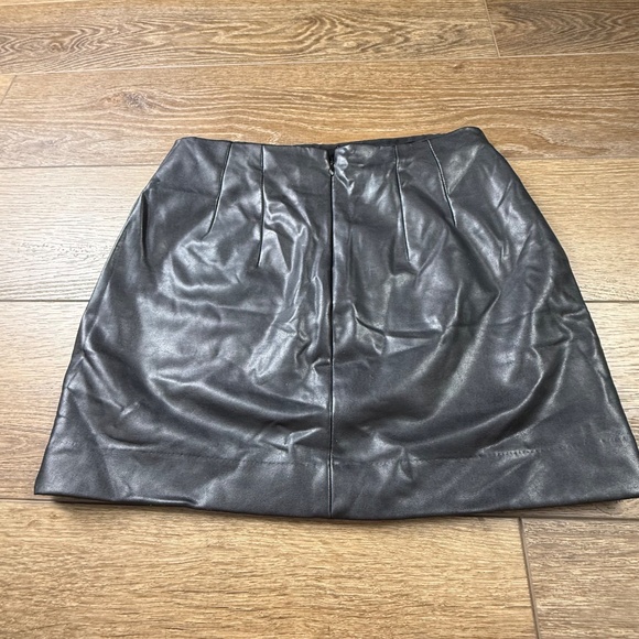 Express Women's Faux Leather Mini Skirt, Black, Size 4, Lined, Party/Holiday - Picture 7 of 8